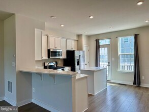 42560 Antonia Ter in Dulles, VA - Building Photo - Building Photo