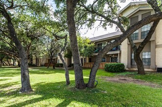 Landera in San Antonio, TX - Foto de edificio - Building Photo