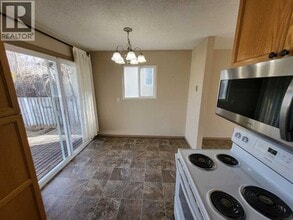 2161 Palm Rd S in Lethbridge, AB - Building Photo - Building Photo