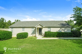 1195 Foxwood Dr in Douglasville, GA - Foto de edificio - Building Photo