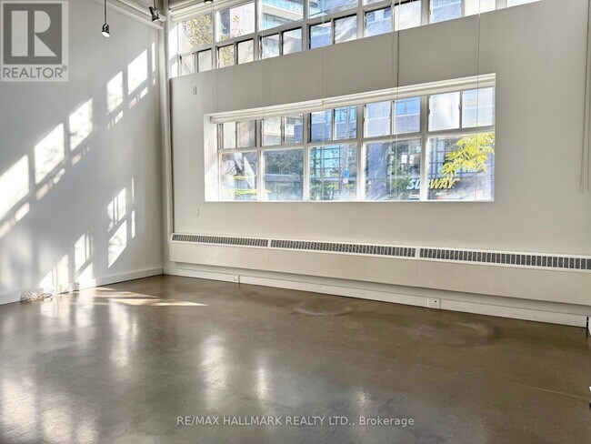 1173 Dundas St E in Toronto, ON - Building Photo - Building Photo