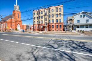 218 West St in Bristol, CT - Building Photo