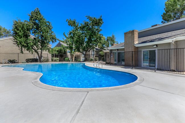 The Parks at Fig Garden in Fresno, CA - Foto de edificio - Building Photo