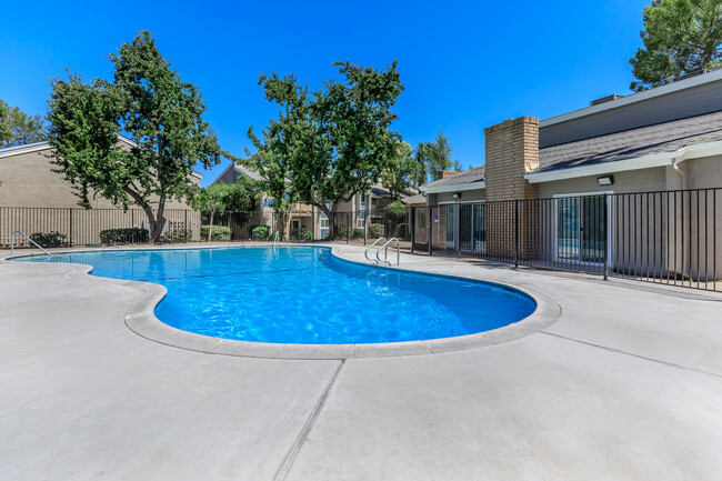 The Parks at Fig Garden in Fresno, CA - Building Photo - Building Photo