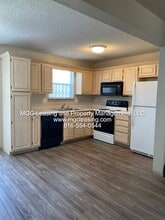 910 Garden Dr in Harrisonville, MO - Foto de edificio - Building Photo