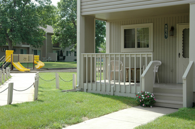 Woodmount Townhomes in Cottage Grove, MN - Building Photo - Building Photo