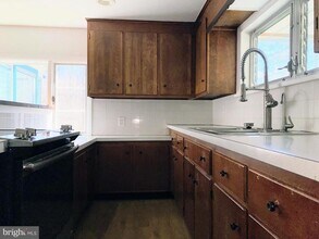 145 Oak Ln in Coatesville, PA - Building Photo - Building Photo