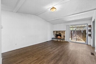 7681 Garrison Ave in White City, OR - Building Photo - Building Photo