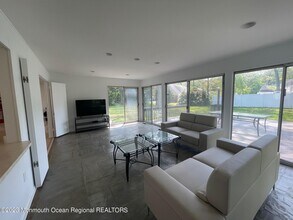12 Greenbrier Rd in Ocean Township, NJ - Building Photo - Building Photo