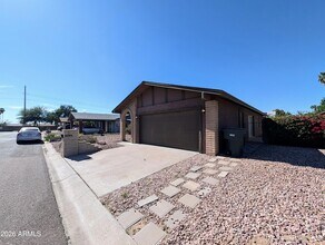 10044 N 39th Ln in Phoenix, AZ - Foto de edificio - Building Photo