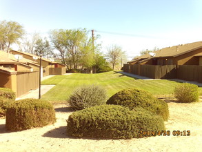 Sequoia Apartments in Hesperia, CA - Foto de edificio - Building Photo