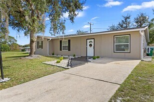 1305 Fountainhead Dr in Deltona, FL - Building Photo