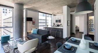 212 W Washington St, Unit 1403 in Chicago, IL - Building Photo