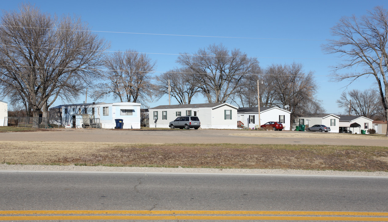 Shawnee Hills in Topeka, KS - Foto de edificio