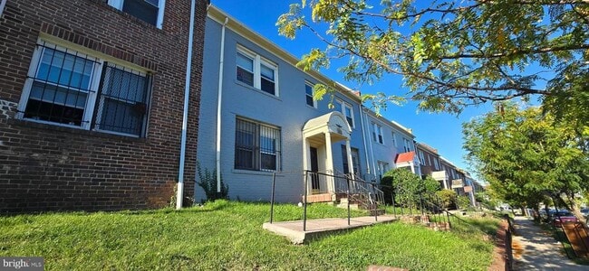property at 1255 Meigs Pl NE