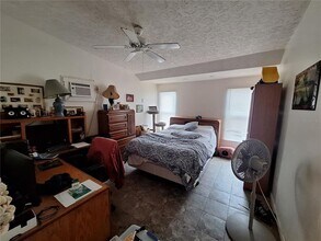 21528 Kenyon Ave in Port Charlotte, FL - Foto de edificio - Building Photo