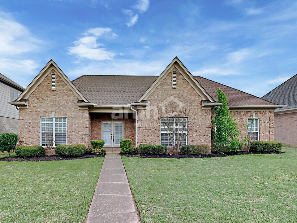 1664 Dexter Ln in Cordova, TN - Foto de edificio