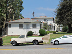 7003 La Tijera Blvd in Los Angeles, CA - Foto de edificio - Building Photo
