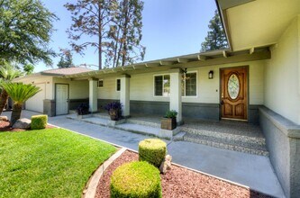 2553 W Scott Ave in Fresno, CA - Building Photo - Building Photo