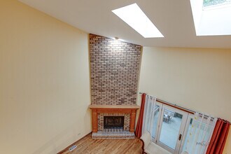 1613 Pebble Beach Dr in Hoffman Estates, IL - Building Photo - Building Photo