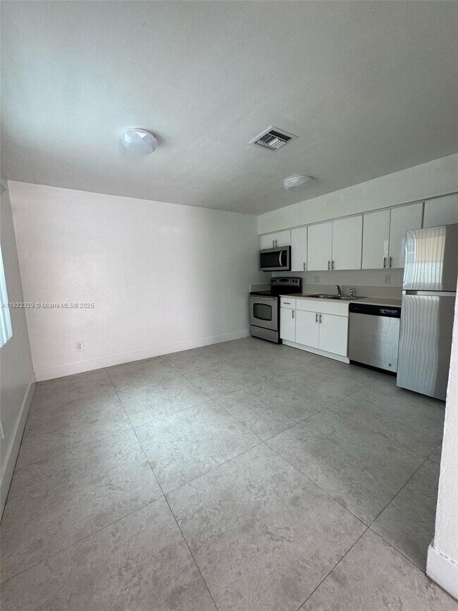 2941 SW 36th Ave in Miami, FL - Building Photo - Building Photo