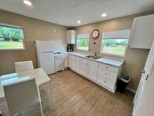 2390 Jr St in Orange City, FL - Building Photo - Building Photo