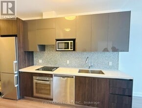 15 Water Walk Dr in Markham, ON - Building Photo - Building Photo