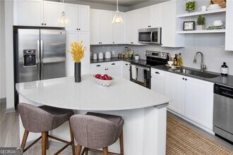 6919 Peachtree Rd, Unit 306 in Sandy Springs, GA - Building Photo - Building Photo