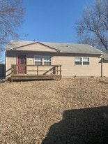 905 S Garfield St in Junction City, KS - Building Photo