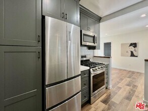 652 N Dillon St in Los Angeles, CA - Building Photo - Building Photo