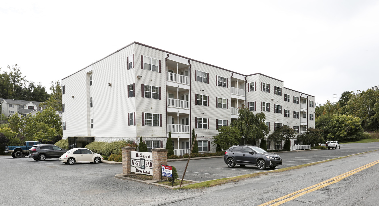 The Suites at West Park in Morgantown, WV - Foto de edificio