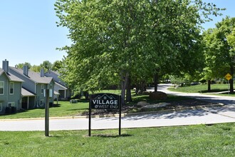 Village at West End in Lawrence, KS - Foto de edificio - Building Photo