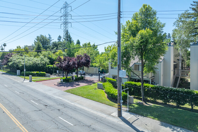 2280 Hurley Way in Sacramento, CA - Building Photo - Building Photo