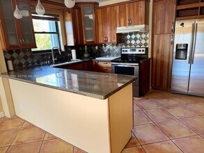 1900 Diana Dr, Unit 3C in Hallandale Beach, FL - Foto de edificio - Building Photo