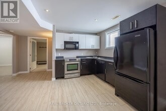 2560 Denure Dr in Peterborough, ON - Building Photo - Building Photo