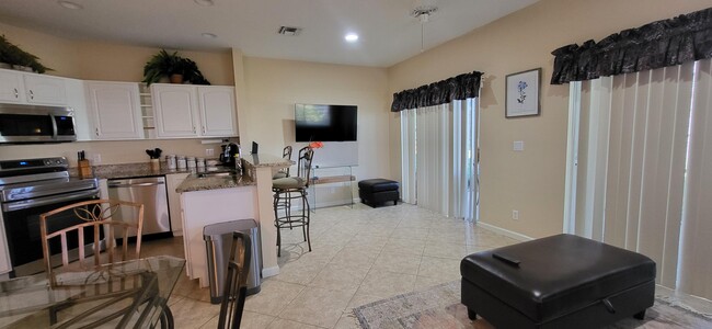 8332 Mulligan Cir in Port St. Lucie, FL - Building Photo - Building Photo