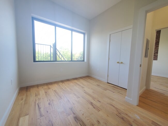 141 Monticello Ave, Unit 5 in Jersey City, NJ - Building Photo - Building Photo