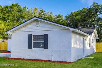 8203 Ireland Dr in Jacksonville, FL - Building Photo - Building Photo