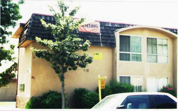 811 Flower St in Inglewood, CA - Building Photo