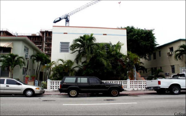 7615 Harding Ave in Miami Beach, FL - Building Photo - Building Photo