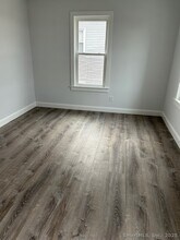 2078 Seaview Ave in Bridgeport, CT - Building Photo - Building Photo