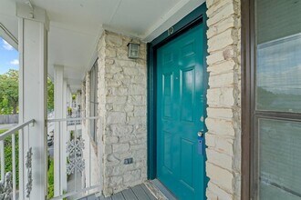 1610 Waterston Ave in Austin, TX - Foto de edificio - Building Photo