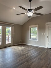 150 Oak Hill Rd in Candler, NC - Foto de edificio - Building Photo