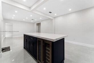 555 SW 51st Ave in Coral Gables, FL - Building Photo - Building Photo