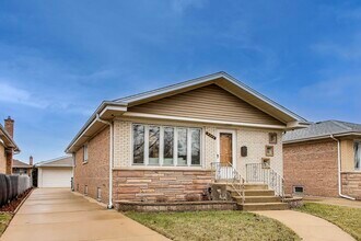 8644 W Ainslie St in Norridge, IL - Foto de edificio - Building Photo
