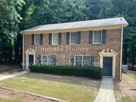 90 Curtis Rd in Lawrenceville, GA - Building Photo