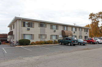 White Oak Apartments in Rochelle, IL - Building Photo - Building Photo