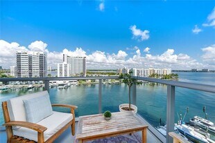 7928 East Dr in North Bay Village, FL - Building Photo