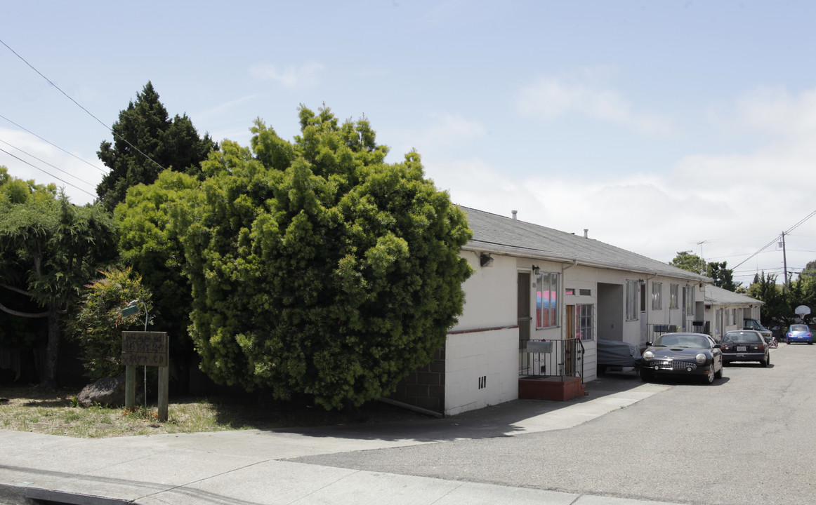 Mono Avenue Apartments in San Leandro, CA - Building Photo