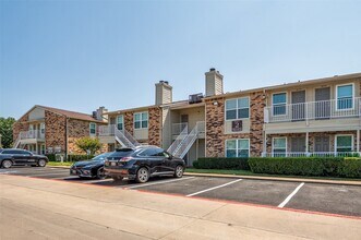 2200 E Trinity Mls Rd, Unit 206 in Carrollton, TX - Building Photo - Building Photo